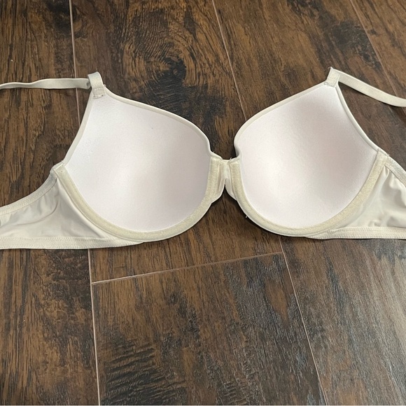 Victoria's Secret Cream T-Shirt Bra with Underwire - Picture 2 of 3